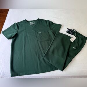 Figs Green Crew Neck T-Shirt Comfortable Casual Design